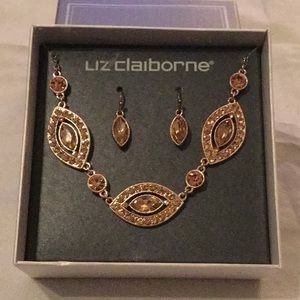 🌻NWT Just Too Fabulous New Rhinestone Necklace / Earrings Set 🌻